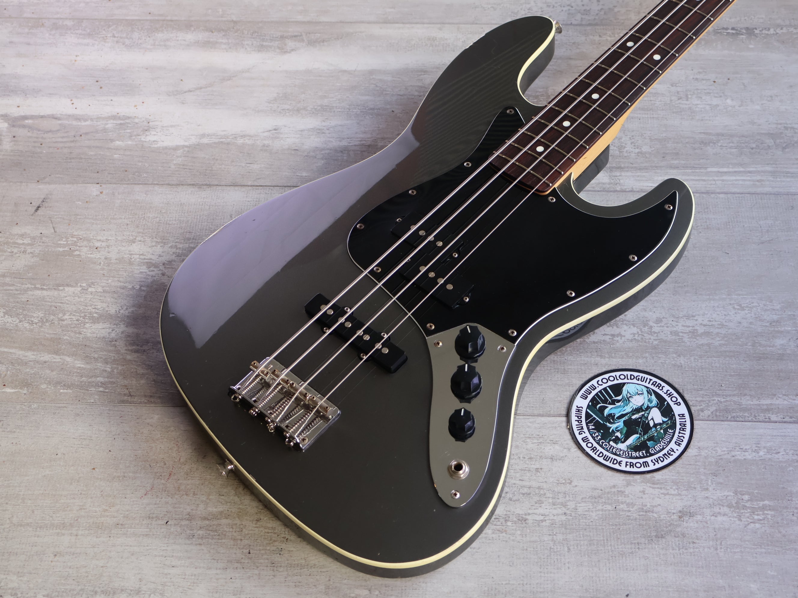 ヴィンテージ・モダニスト・ジャパニーズ・ダイアモンド・シェイプ・セラミックベース 2006 Fender Japan AJB-65 Aerodyne Jazz Bass (Dolphin Grey) – Cool