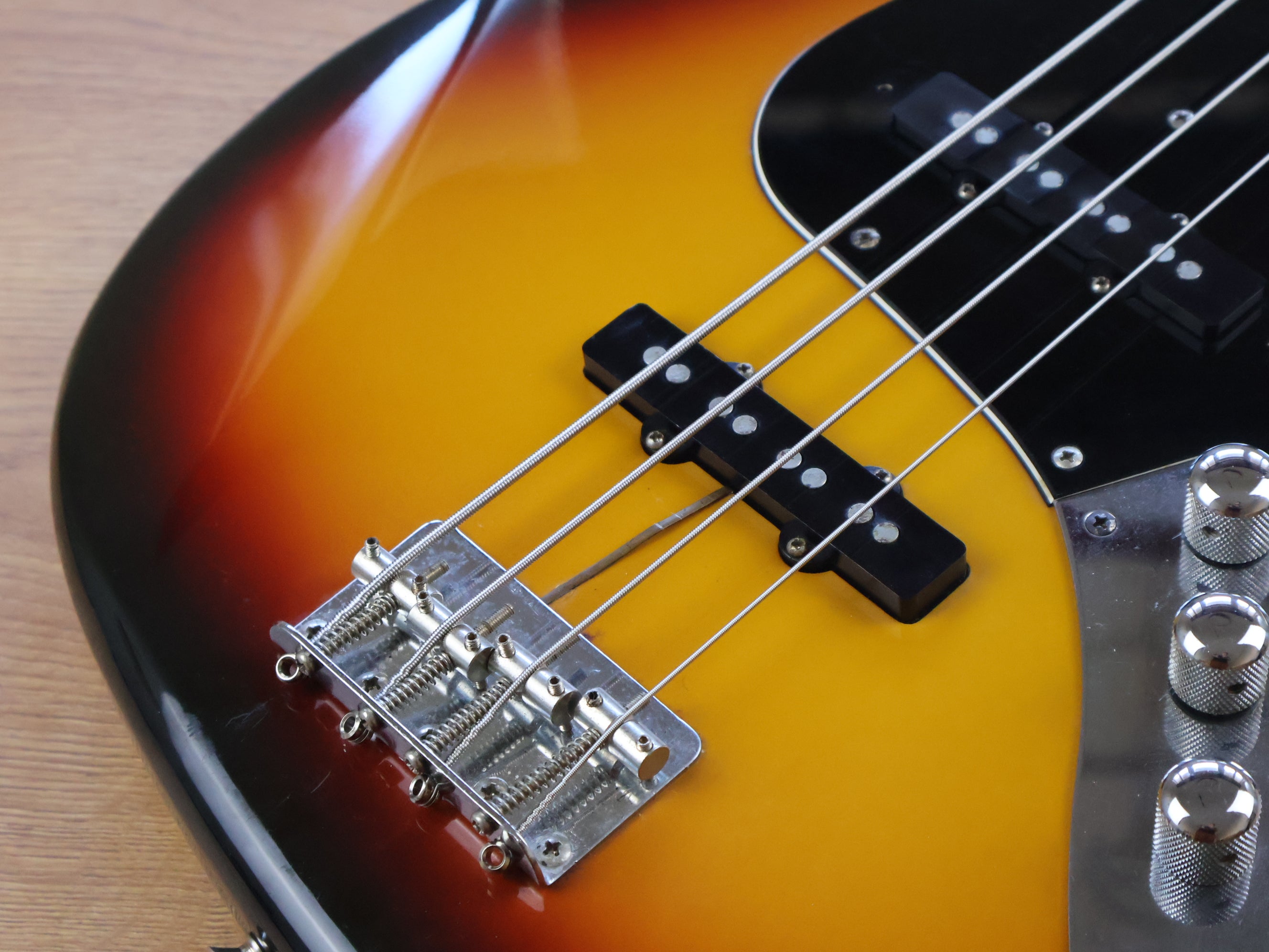 【説明必読】squier ジャズマスター サンバースト 1993 Squier (by Fender Japan) Silver Series Jazz Bass (Sunburst