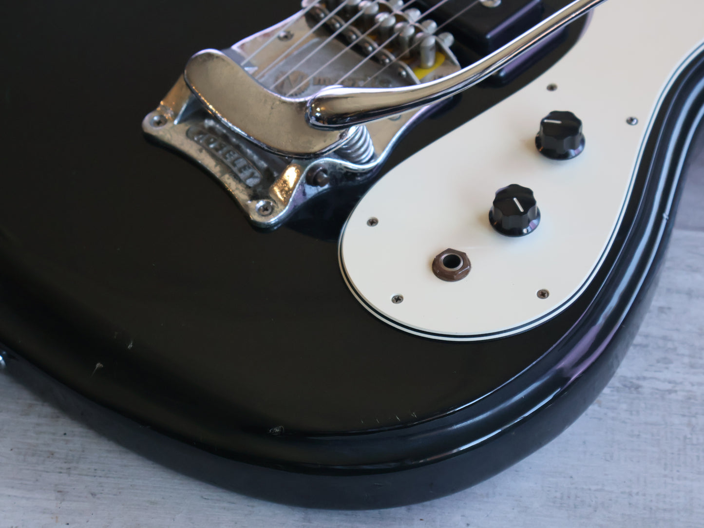1970's Mosrite Japan Avenger w/Moseley Vibrato (Black)