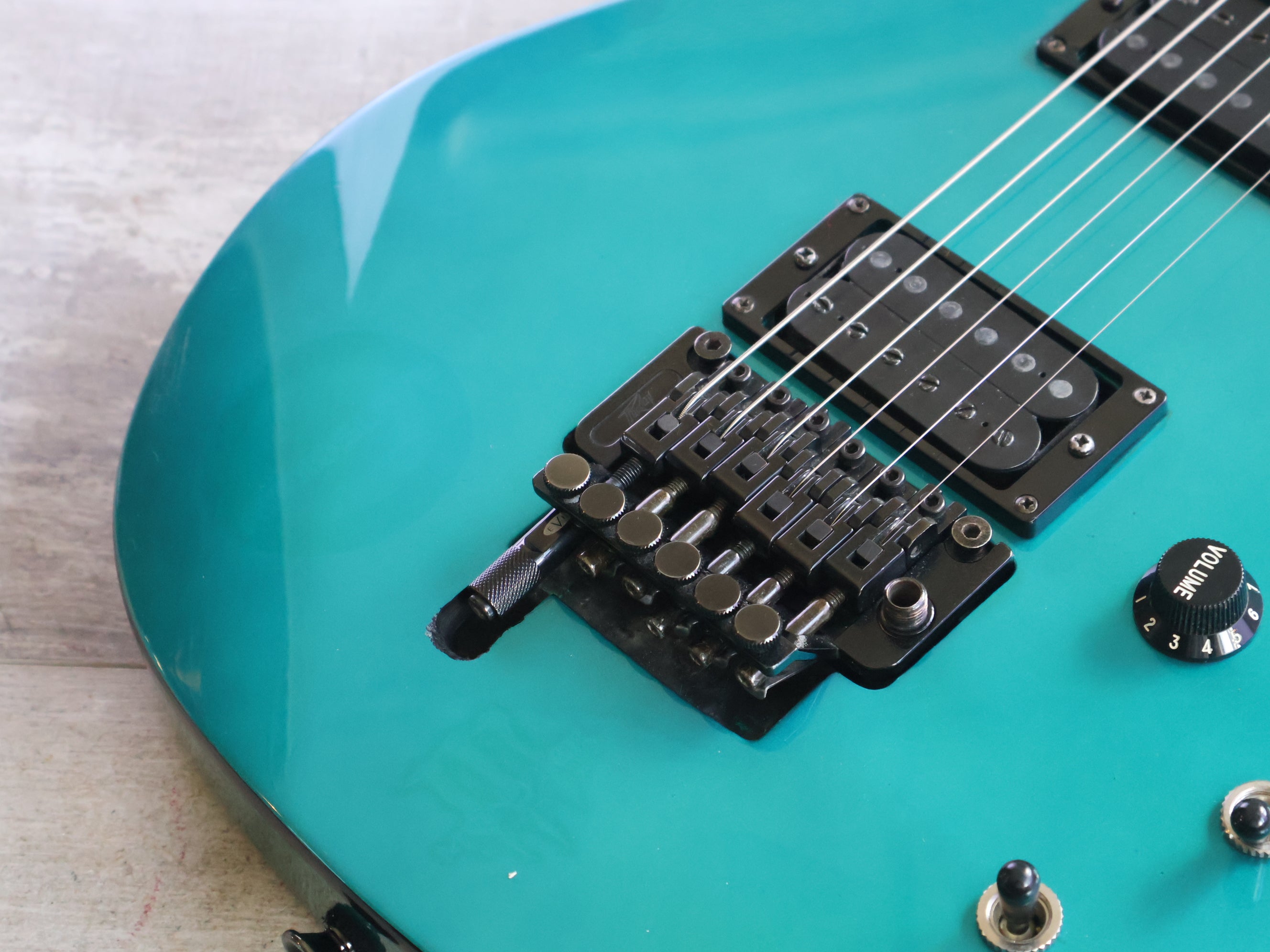 Peavey Predator Plus EXP (Metallic Turquoise) – Cool Old Guitars