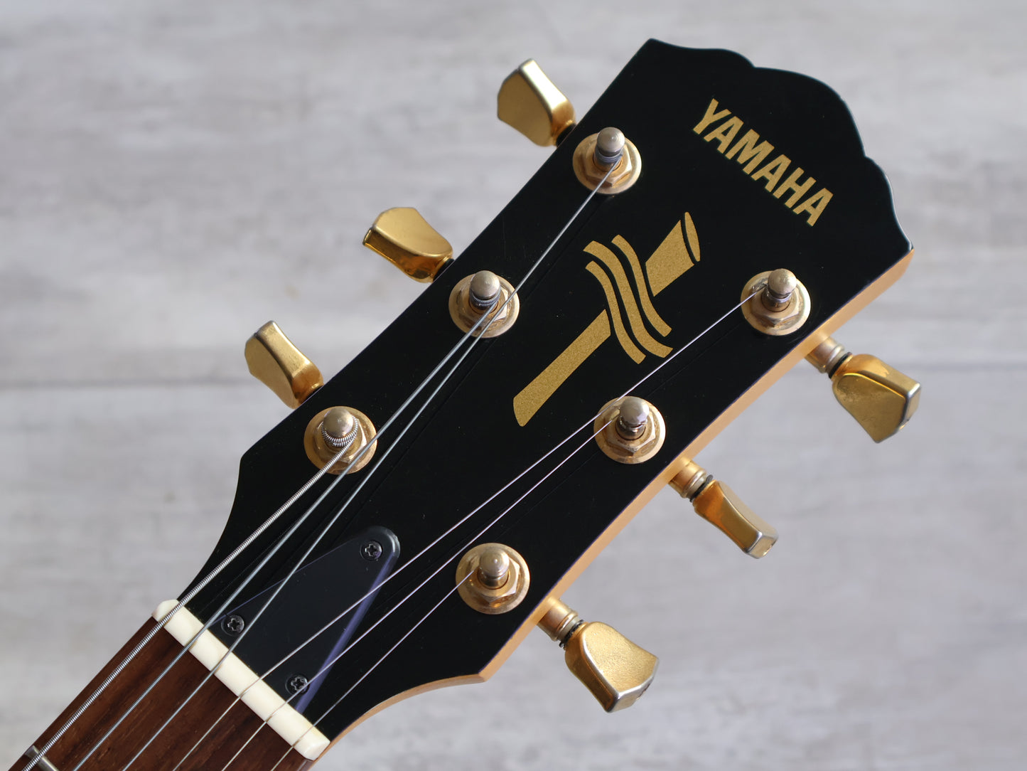 1999 Yamaha AEX-520 Semi-Hollow Thinline w/Mini Humbuckers (Brown Sunburst)