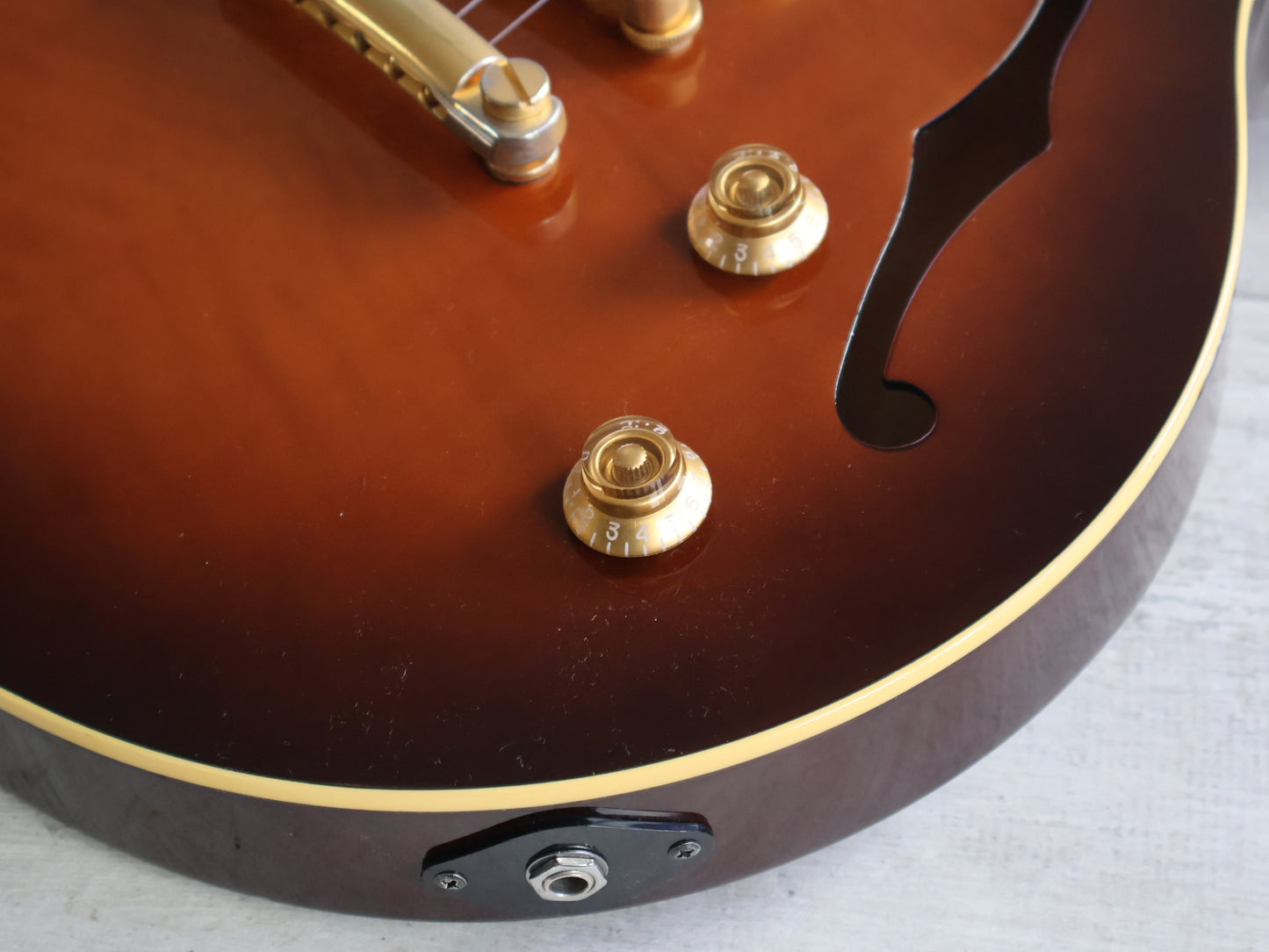 1999 Yamaha AEX-520 Semi-Hollow Thinline w/Mini Humbuckers (Brown Sunburst)