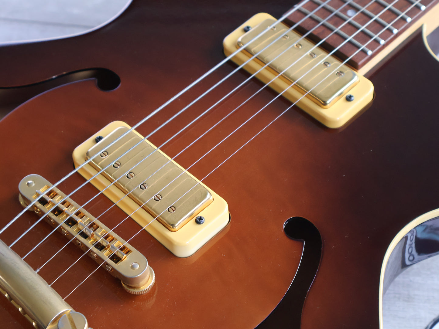 1999 Yamaha AEX-520 Semi-Hollow Thinline w/Mini Humbuckers (Brown Sunburst)