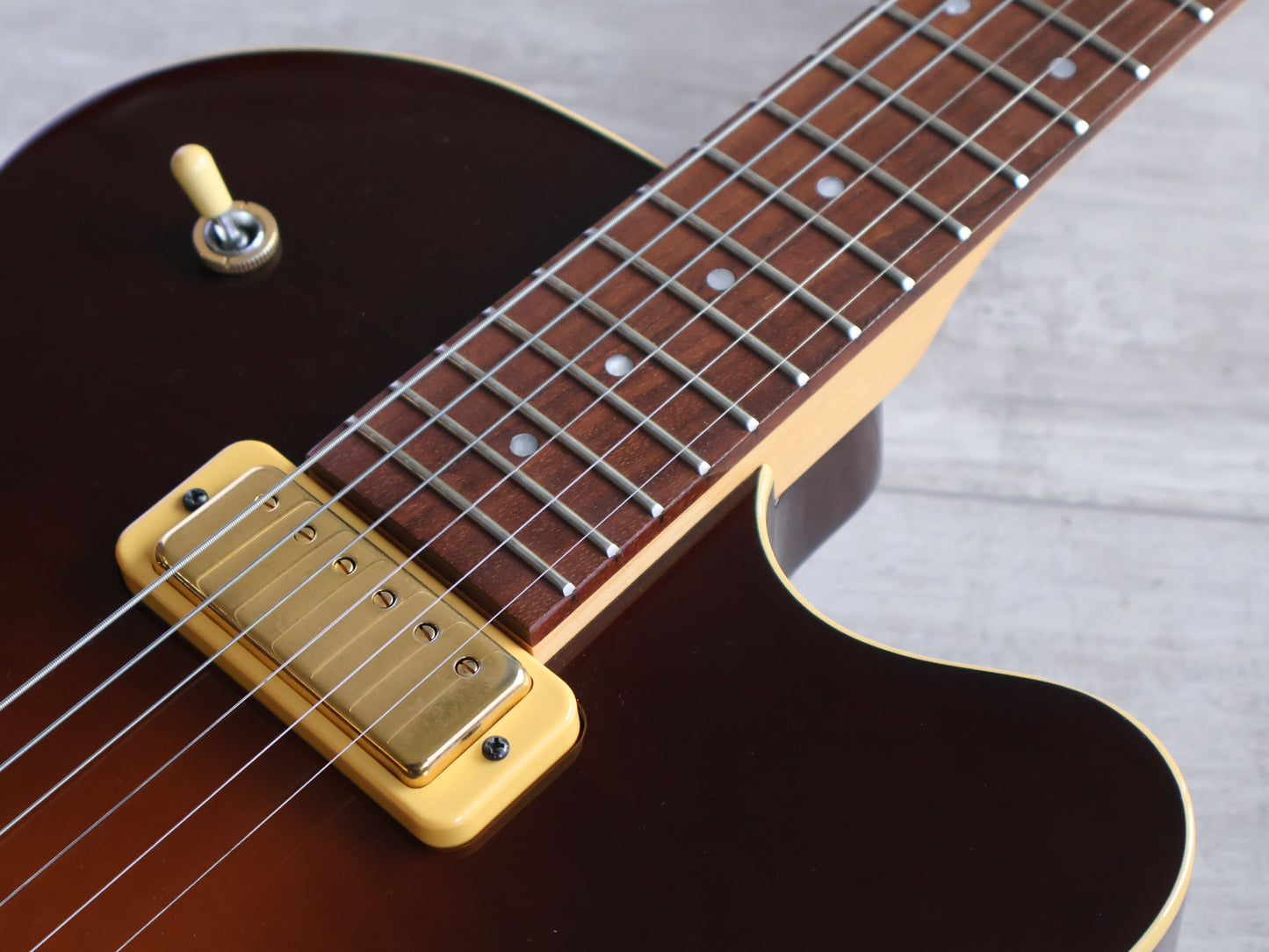 1999 Yamaha AEX-520 Semi-Hollow Thinline w/Mini Humbuckers (Brown Sunburst)