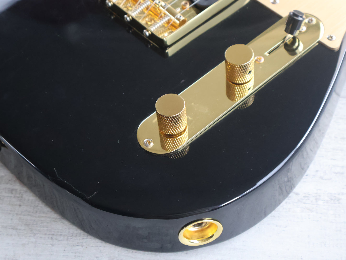 Squier 40th Anniversary "Gold Edition" Telecaster (Black)