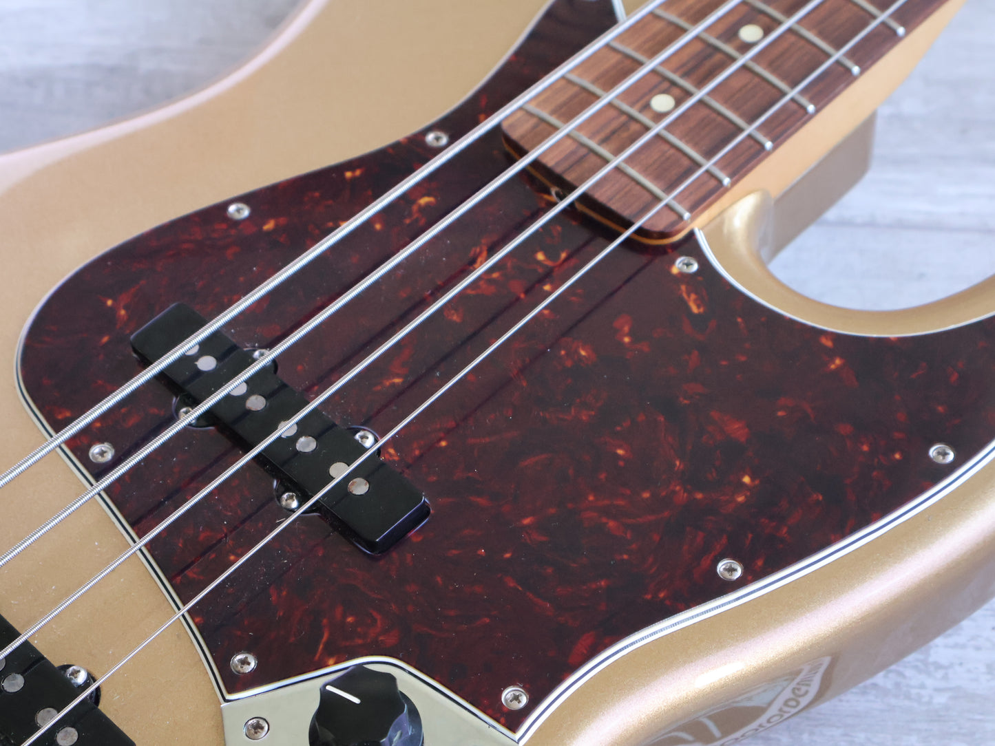 2019 Fender Vintera 60's Jazz Bass Pau Ferro (Firemist Gold)