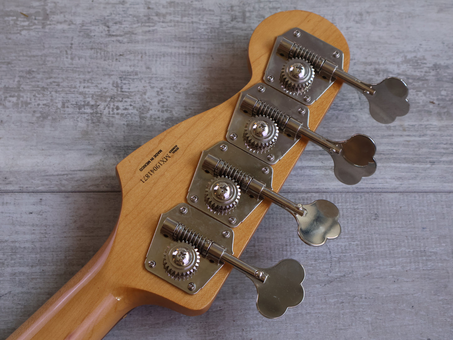 2019 Fender Vintera 60's Jazz Bass Pau Ferro (Firemist Gold)
