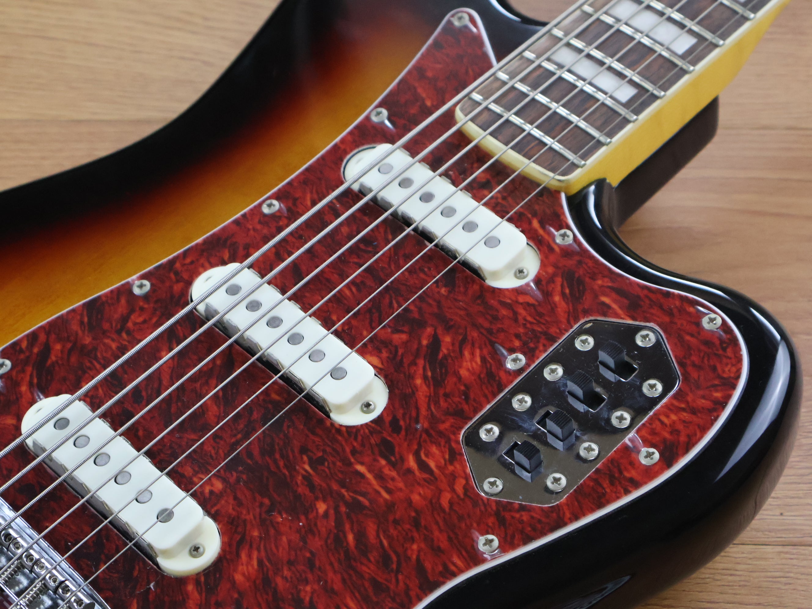 2018 Squier Bass VI (Sunburst) – Cool Old Guitars