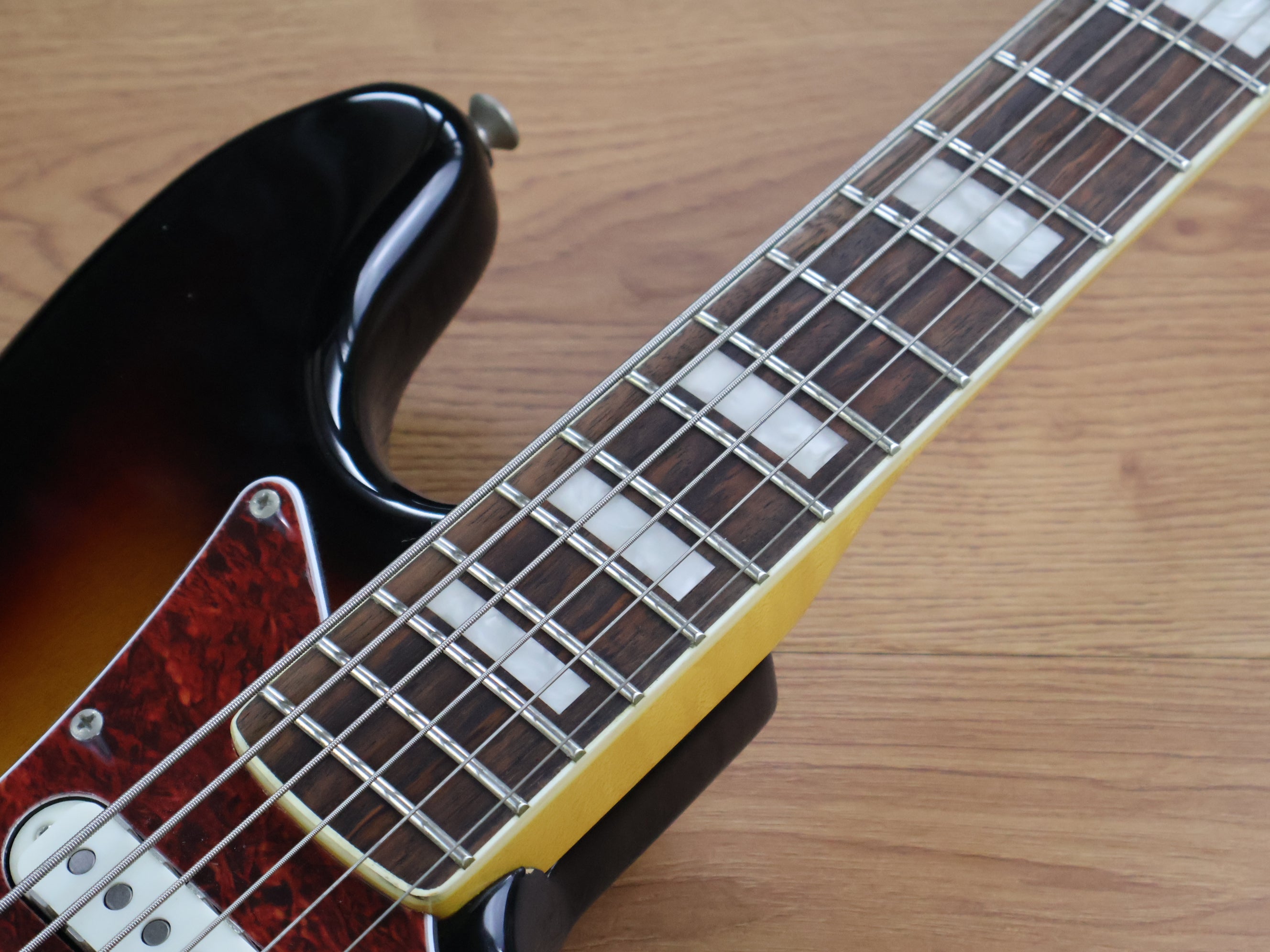 2018 Squier Bass VI (Sunburst) – Cool Old Guitars