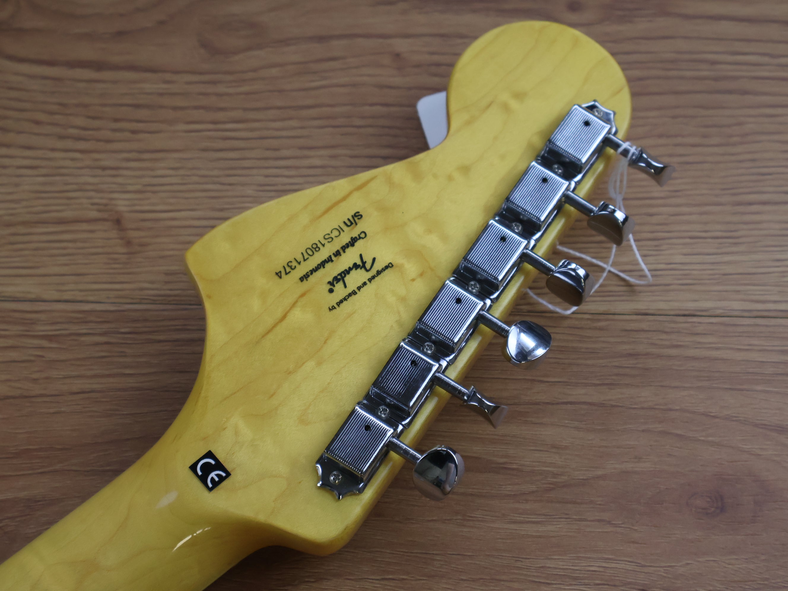 2018 Squier Bass VI (Sunburst) – Cool Old Guitars