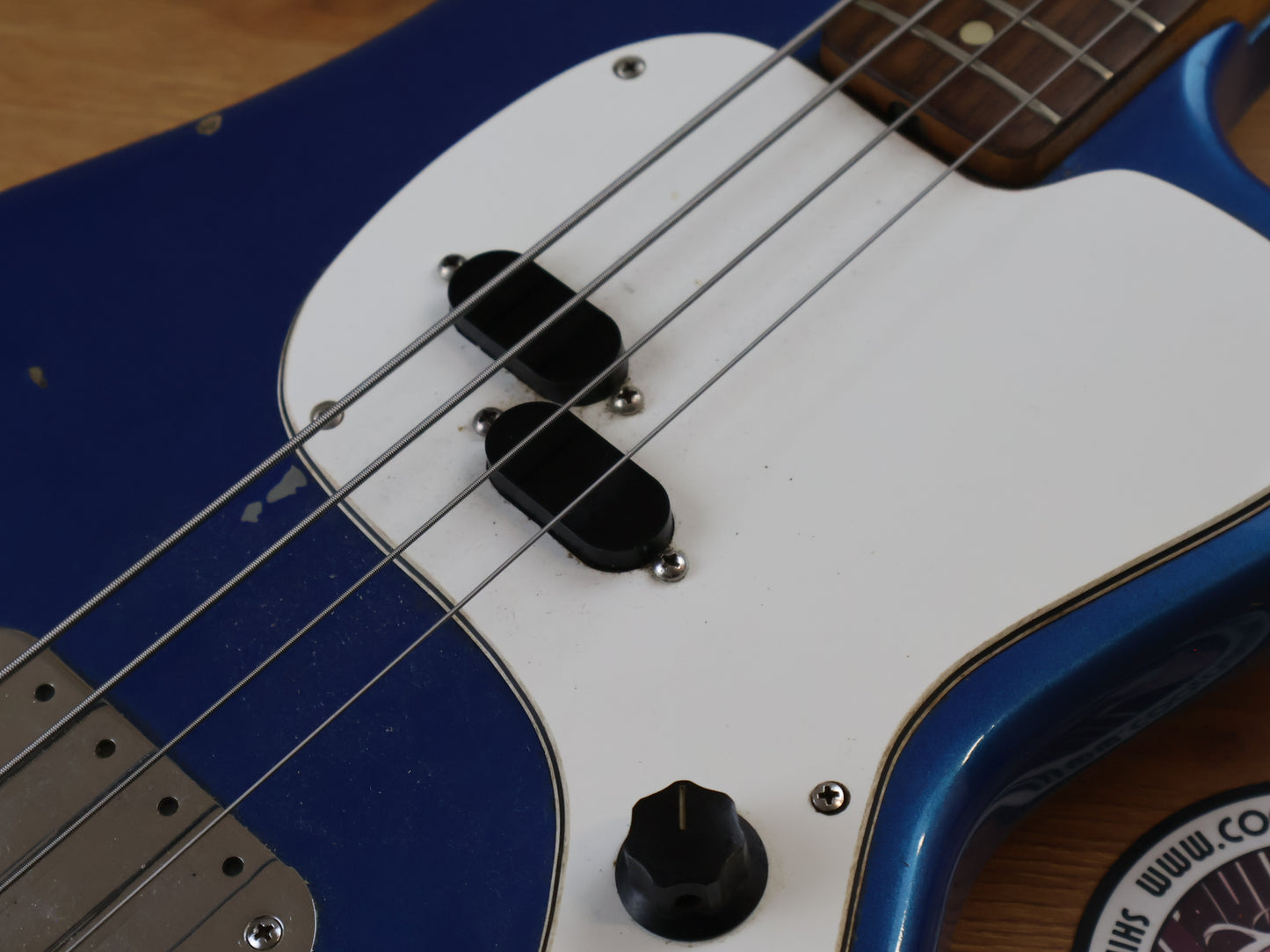 1971 Fender USA Musicmaster Bass (Refinished Metallic Blue)