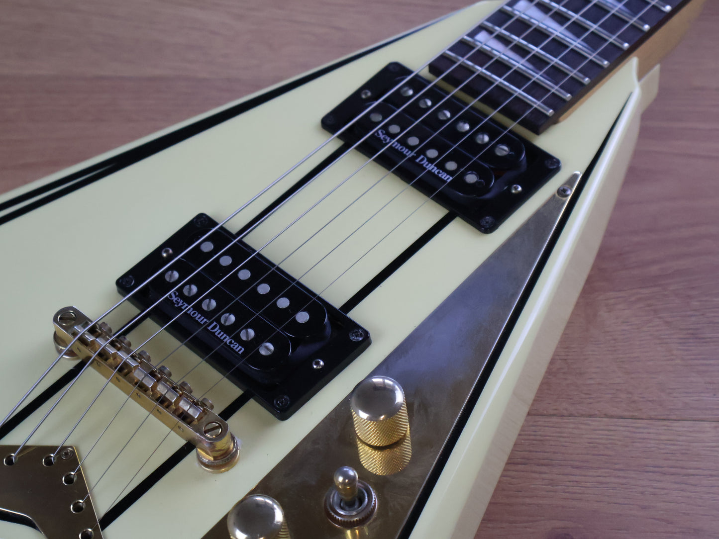 2007 Jackson Japan RR Rhoads Flying V (White w/Pinstripes)