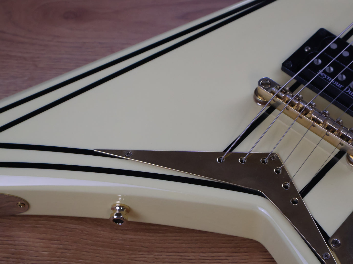 2007 Jackson Japan RR Rhoads Flying V (White w/Pinstripes)