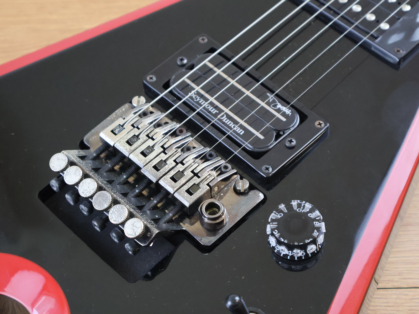 2007 Dean Korea Dimebag Model Razorback V (Black/Red)