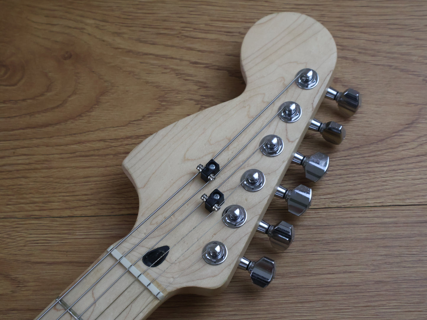 EVH	Striped Series Partscaster w/Bareknuckle Crawler (Red/Black/White)