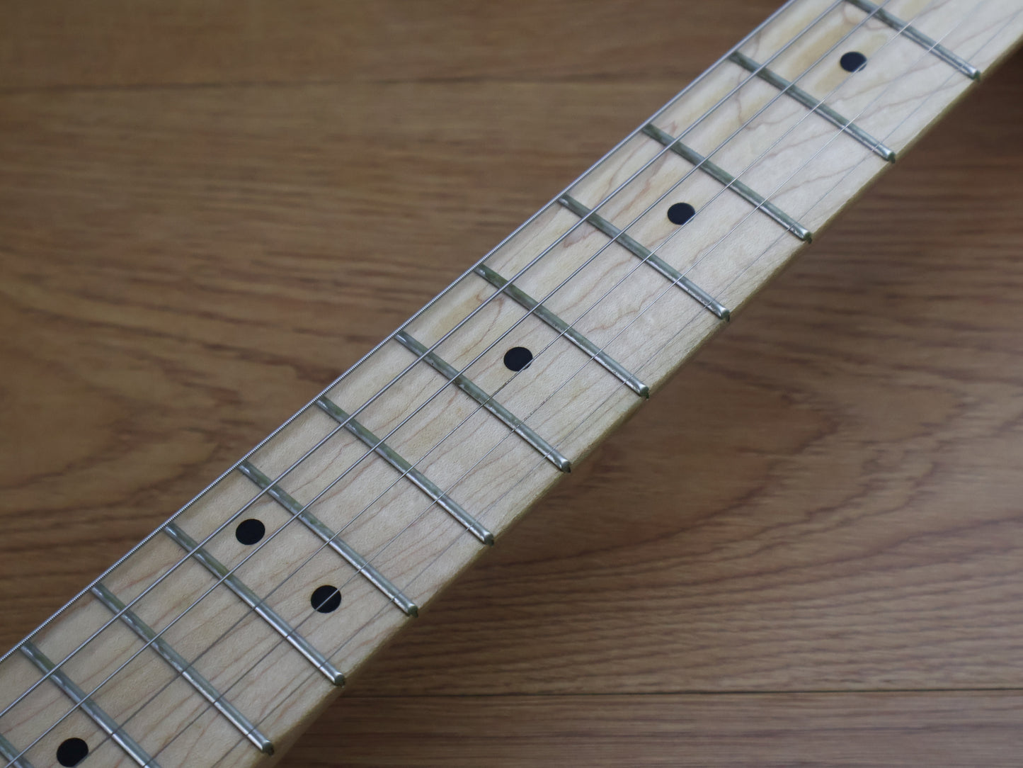 EVH	Striped Series Partscaster w/Bareknuckle Crawler (Red/Black/White)