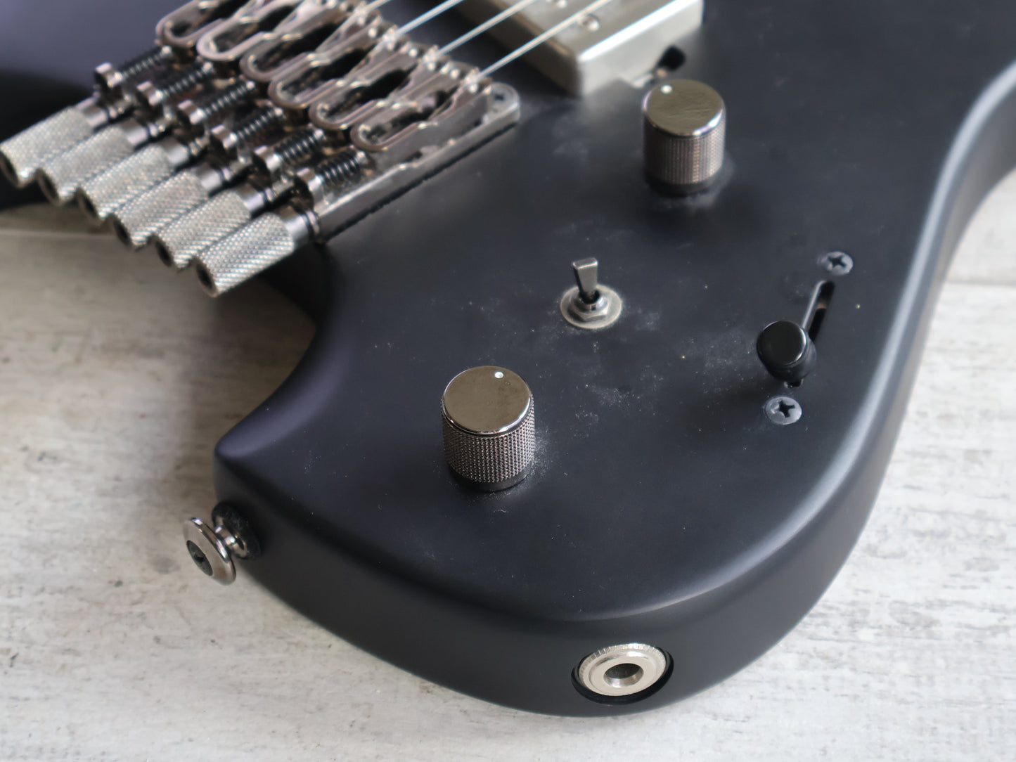 2022 Ibanez QX52 BKF Premium Headless (Black)