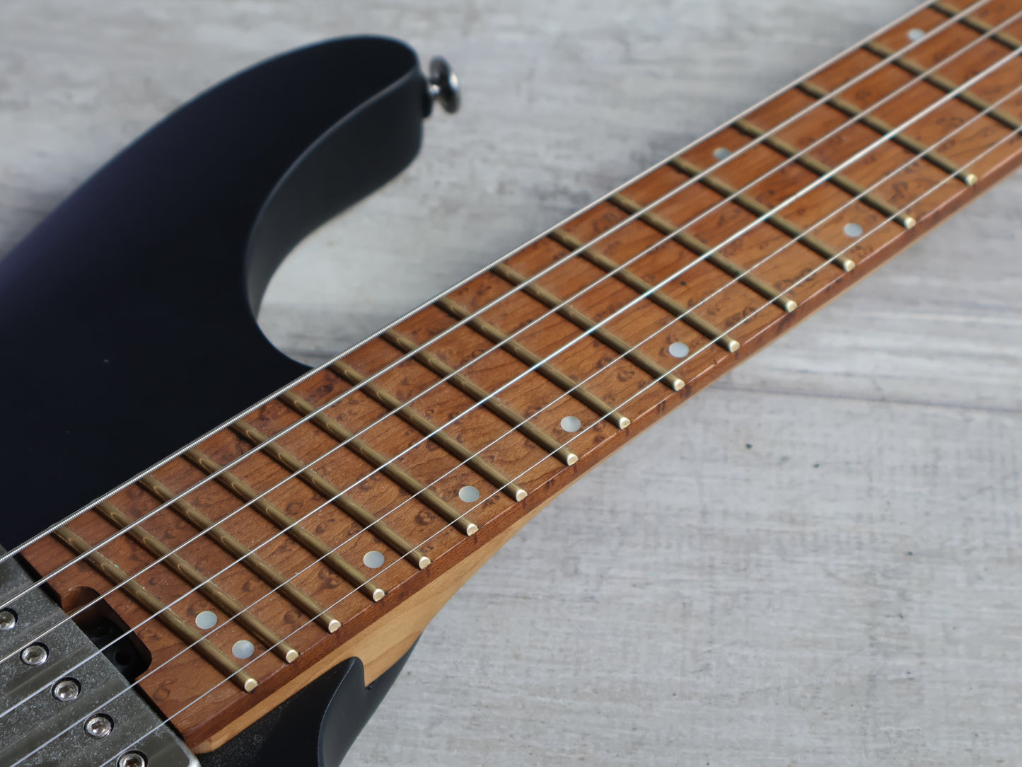 2022 Ibanez QX52 BKF Premium Headless (Black)