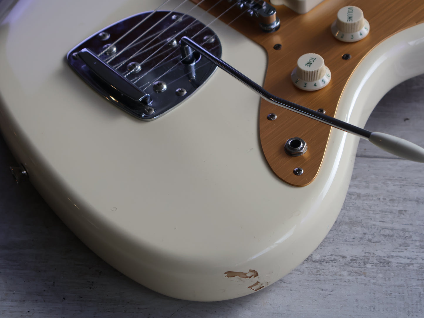 2021 Squier "J Mascis" Jazzmaster (Vintage White/Gold)