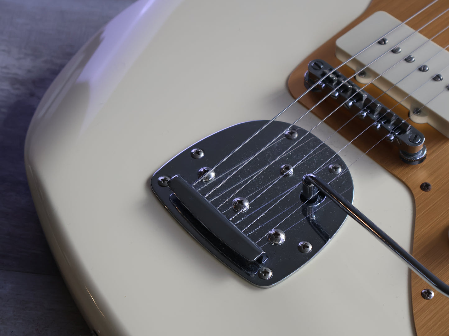 2021 Squier "J Mascis" Jazzmaster (Vintage White/Gold)