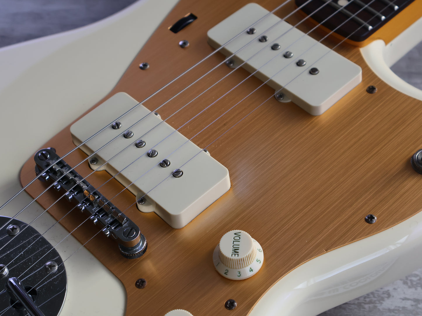 2021 Squier "J Mascis" Jazzmaster (Vintage White/Gold)