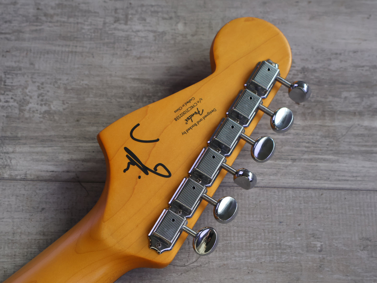 2021 Squier "J Mascis" Jazzmaster (Vintage White/Gold)
