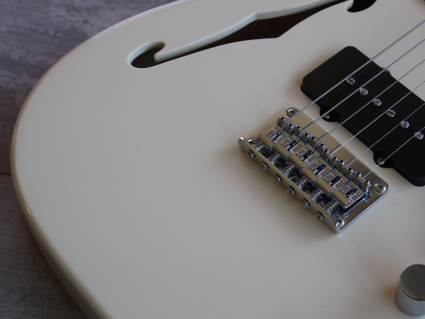 Squier Paranormal Telecaster Thinline Cabronita (Olympic White)