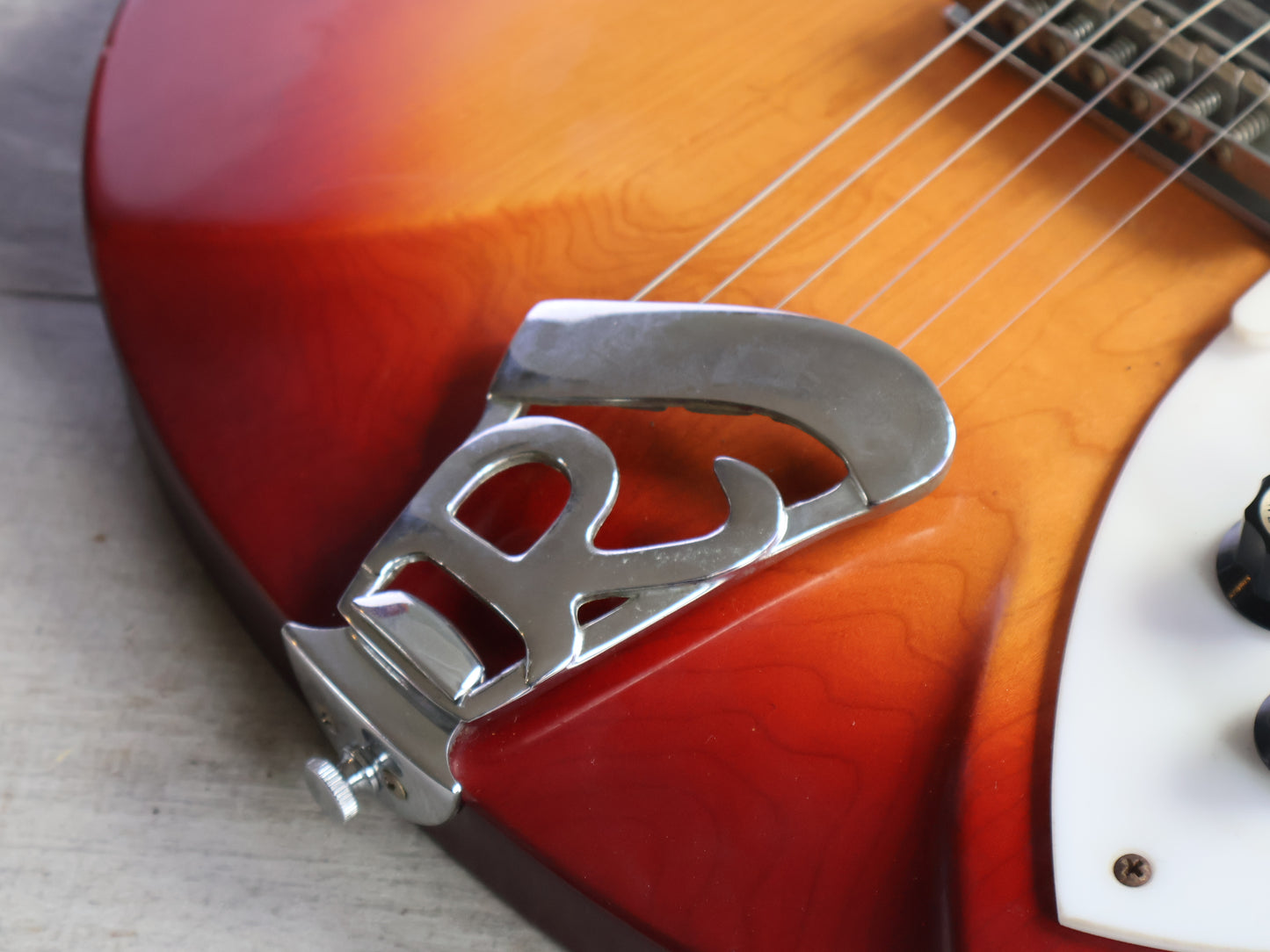 1993 Rickenbacker USA 330 Semi Hollow Thinline (Fireglo)