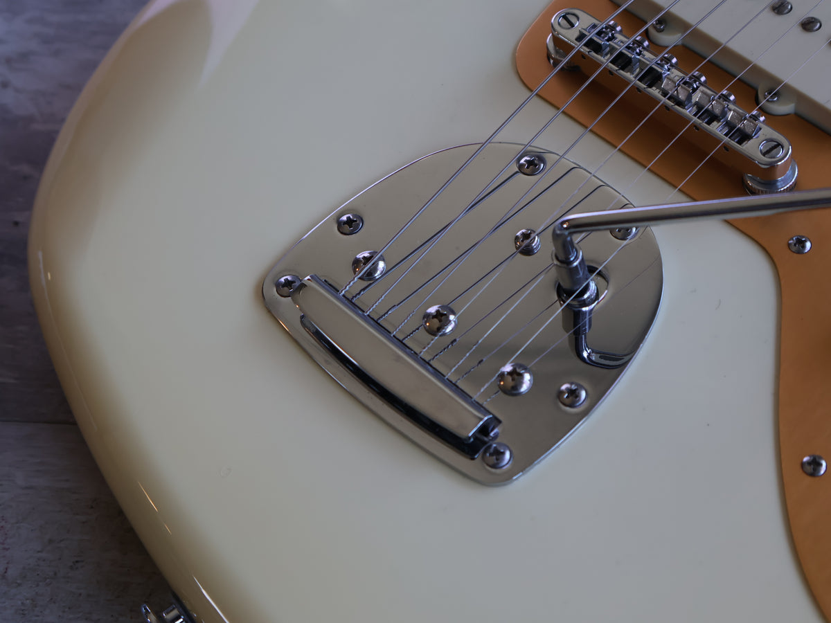 2016 Squier "J Mascis" Jazzmaster w/Rosewood Fingerboard (Vintage White/Gold)