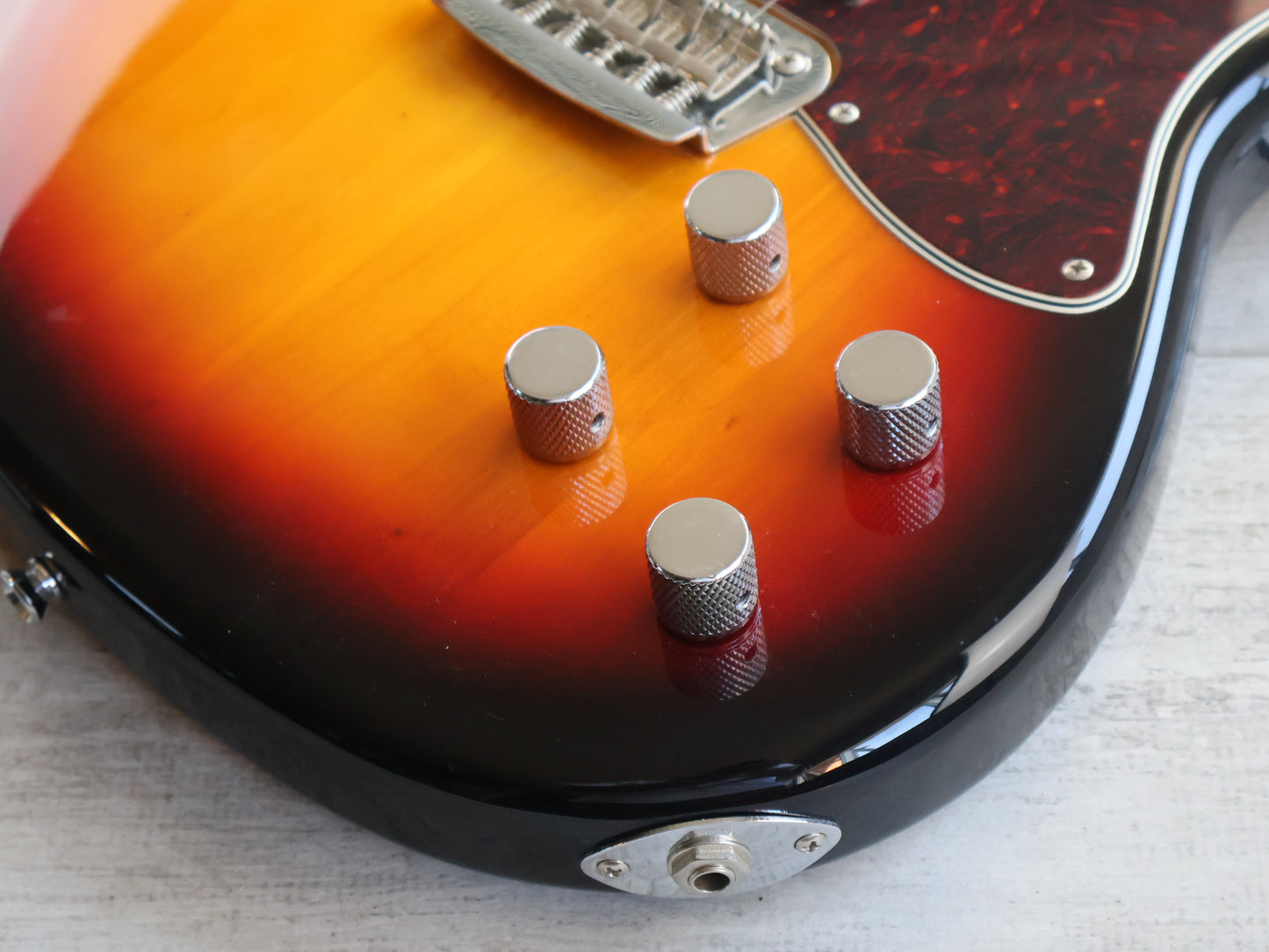 Squier Paranormal Series Toronado Offset (3-Tone Sunburst)