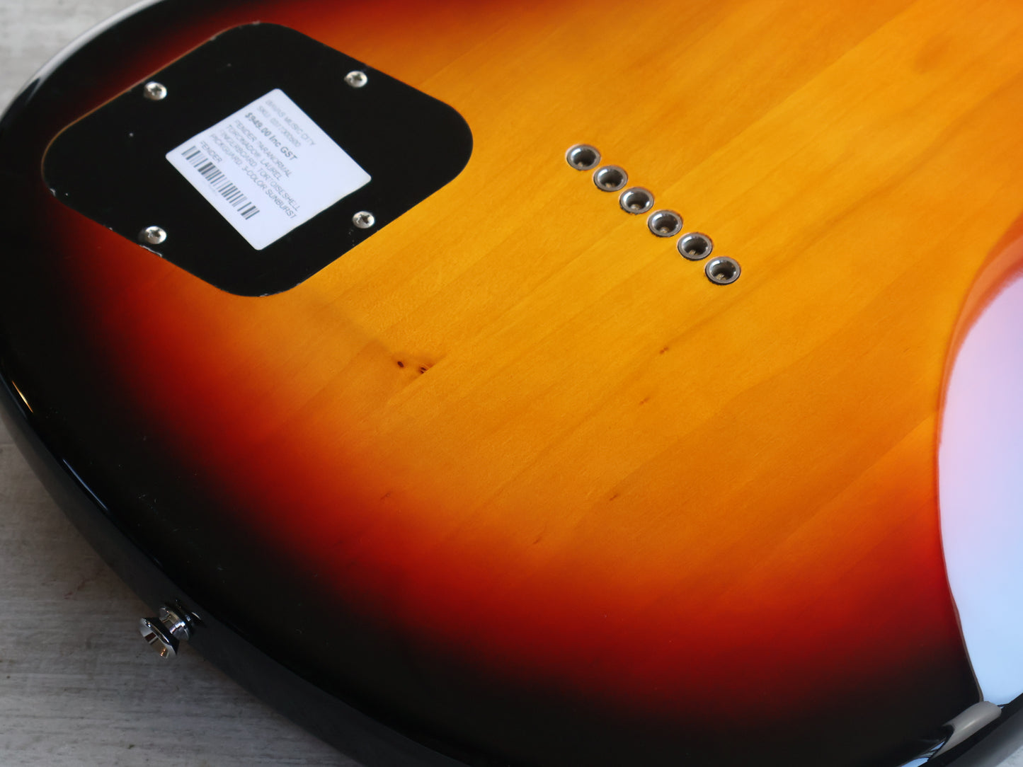 Squier Paranormal Series Toronado Offset (3-Tone Sunburst)