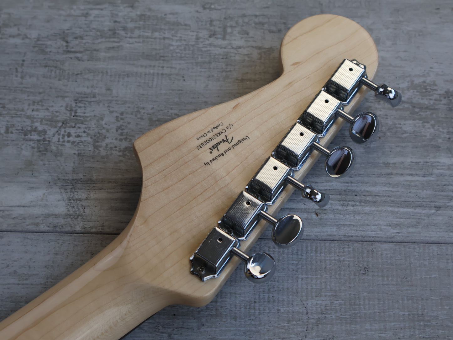 Squier Paranormal Series Toronado Offset (3-Tone Sunburst)