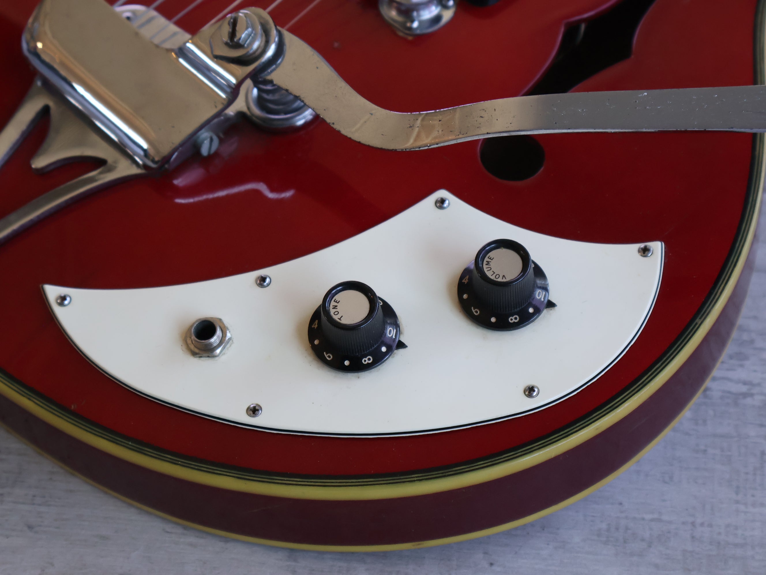 Teisco EP-2T セミアコホローボディー　60年代　デビルホーン 1960's Teisco Japan EP-2T Hollowbody w/Tremolo (Transparent Red