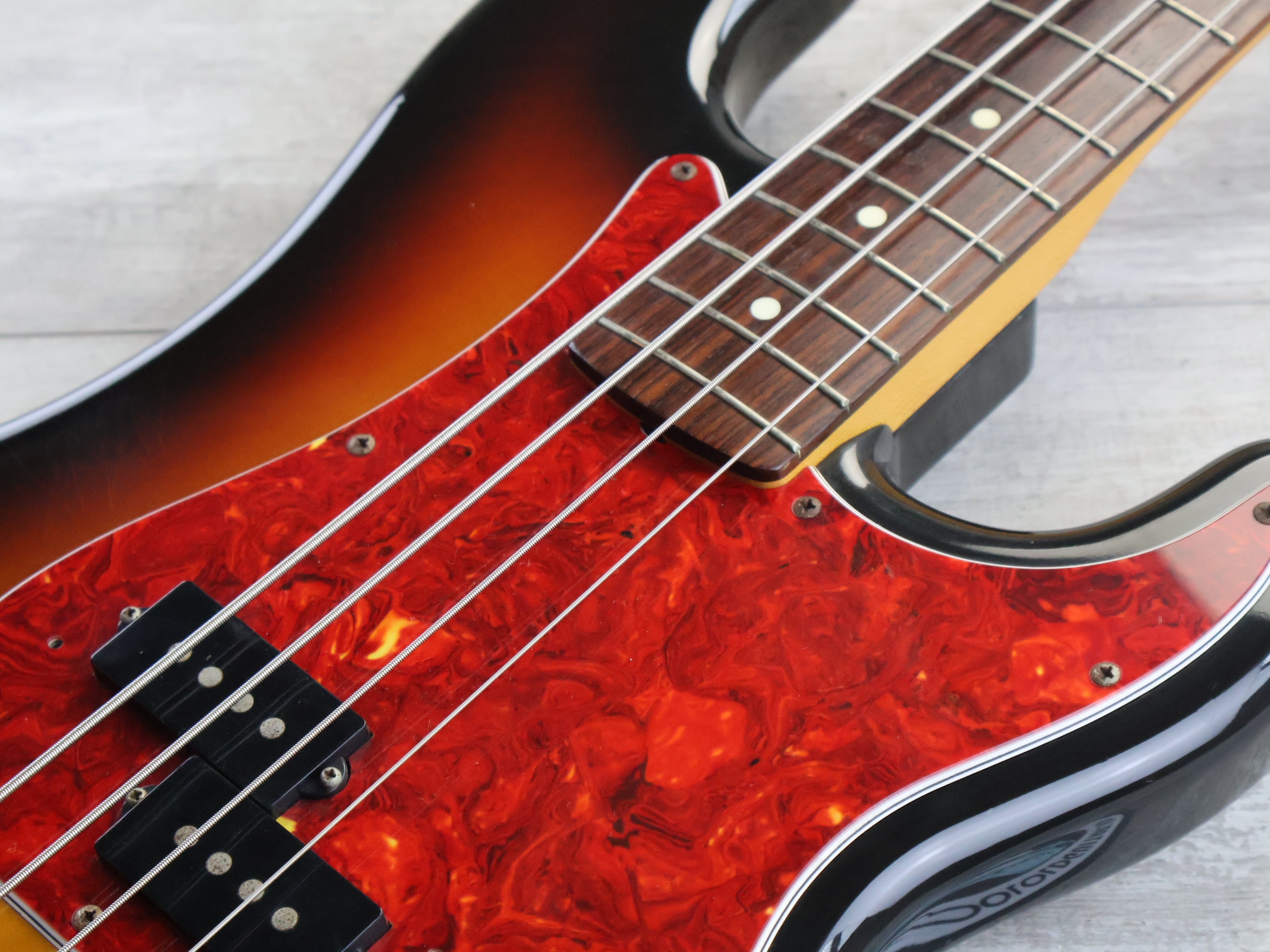 フェルナンデスPrecision Bass サンバースト 1978 Fender Precision P Bass | Guitar Chimp
