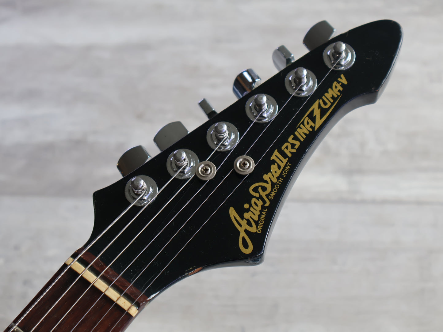 1982 Aria Pro II Japan RS INAZUMA-V (Black/Red)