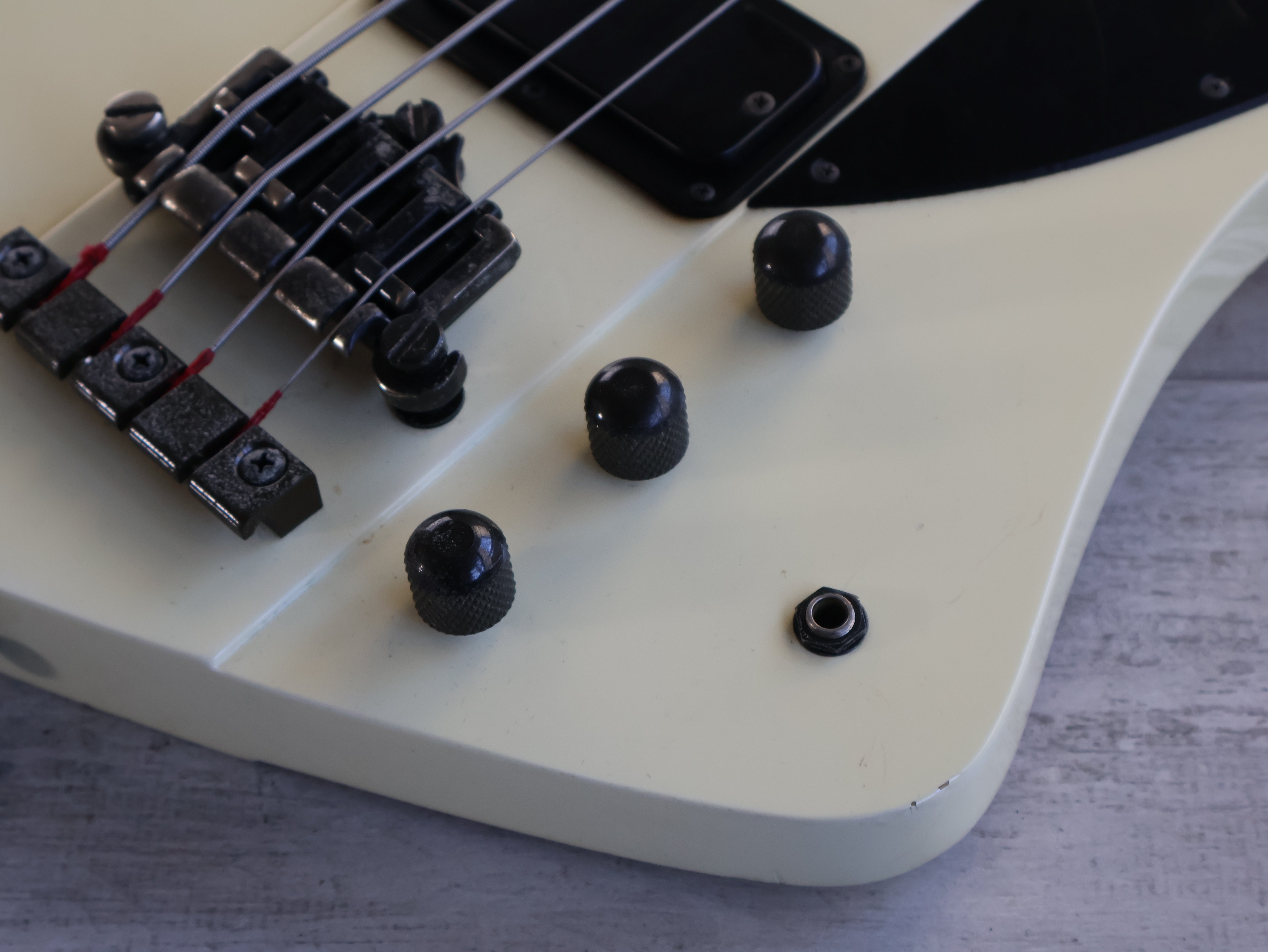 1990 Greco Japan TB-70 Thunderbird Bass (White) – Cool Old Guitars