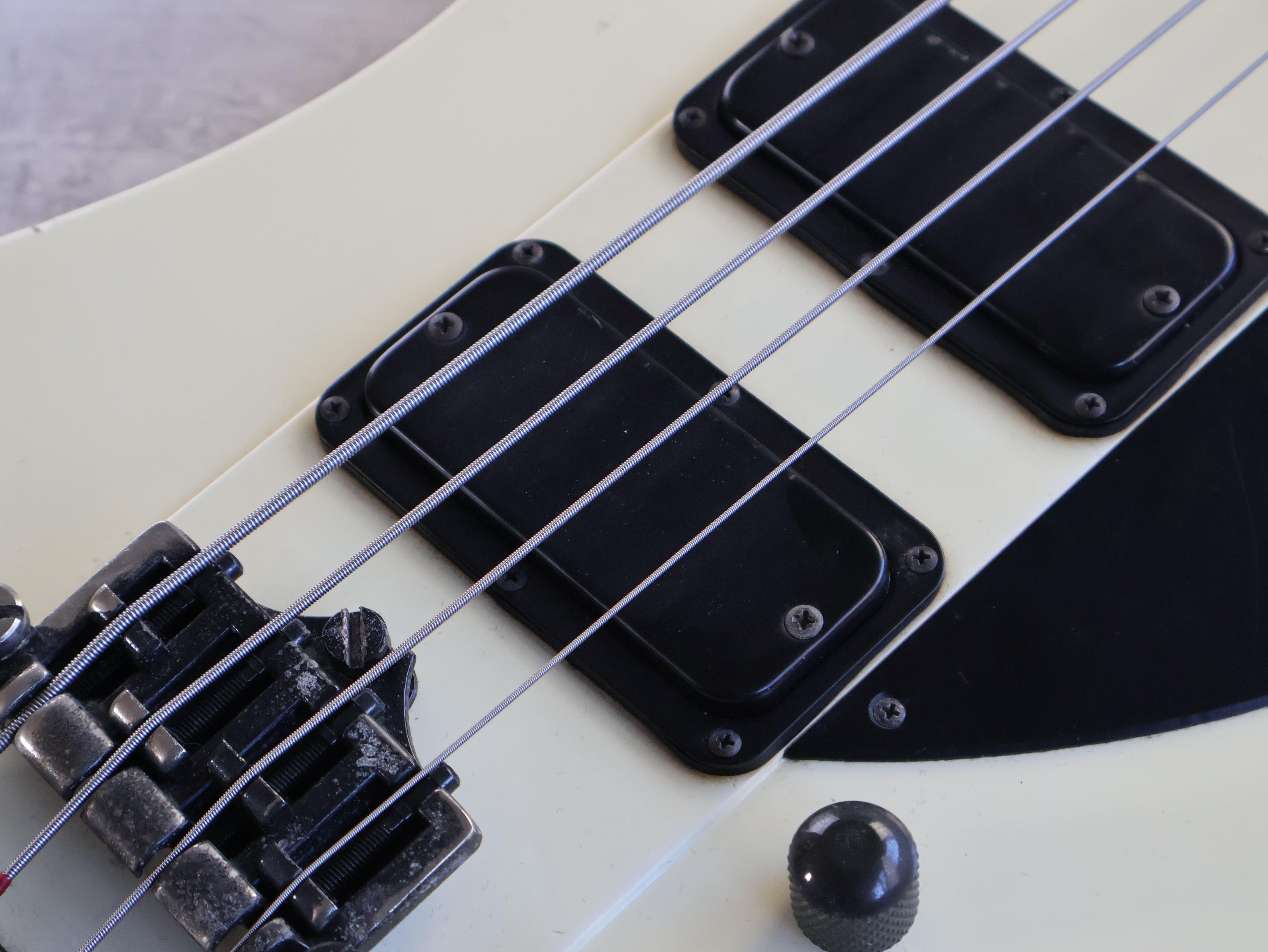 1990 Greco Japan TB-70 Thunderbird Bass (White) – Cool Old Guitars