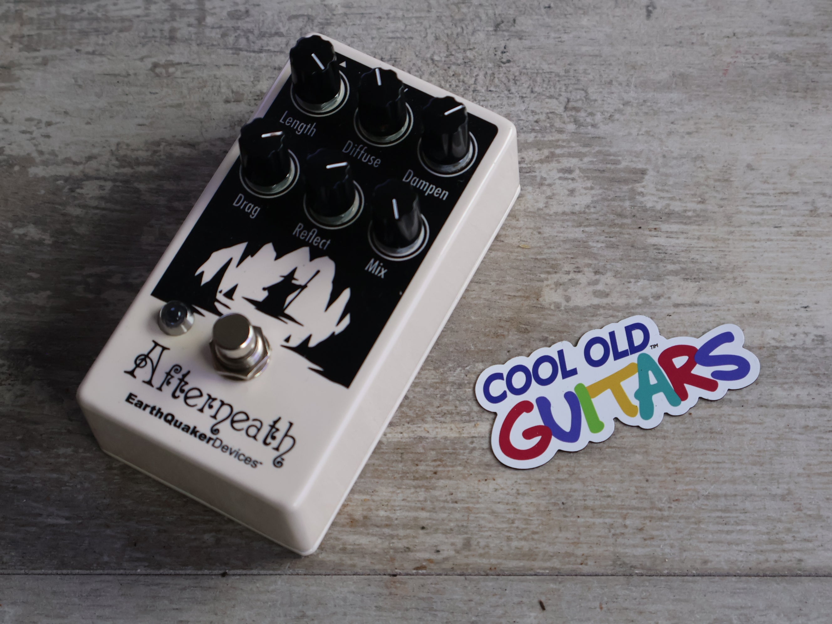EarthQuaker Devices Afterneath V2 Otherworldly Reverb – Cool Old