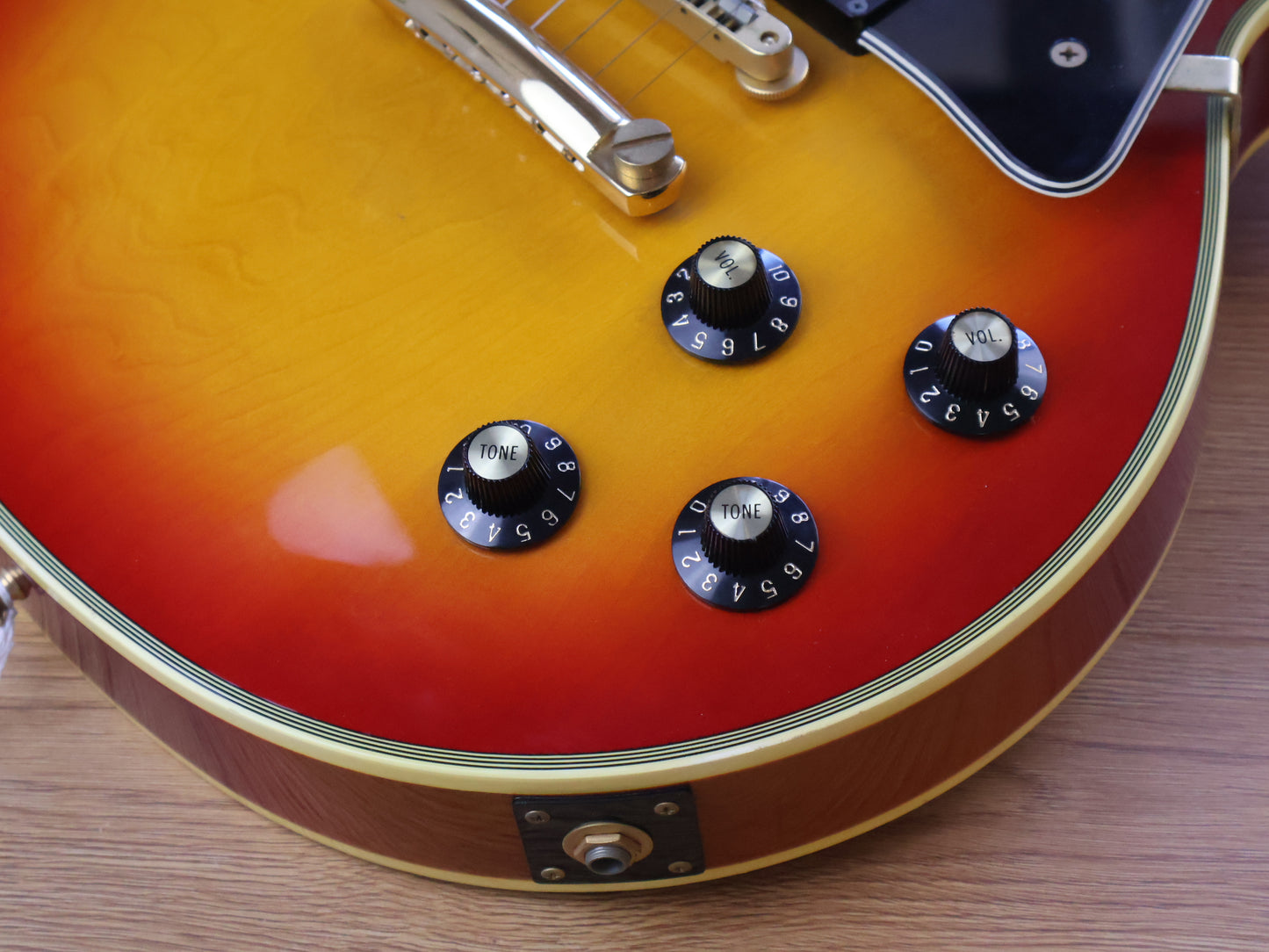 1982 Greco Japan EGC68-50 '68 Reissue Les Paul Custom (Cherry Sunburst)