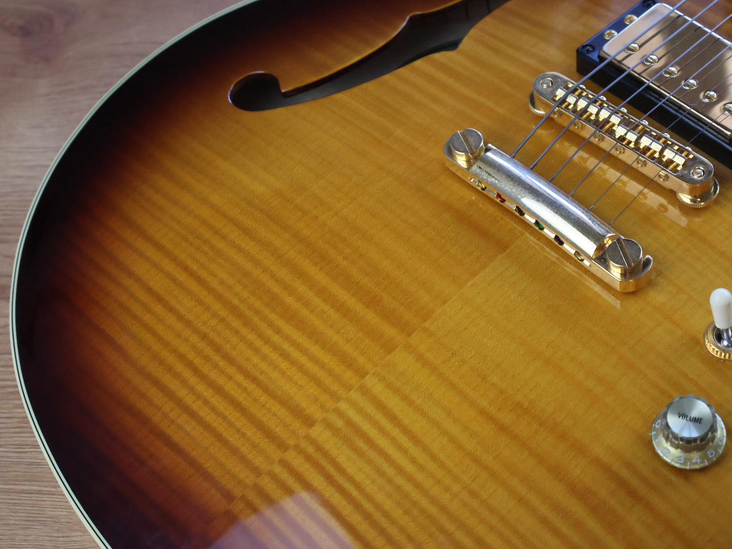 Yamaha Japan SA2200 Semi Hollowbody (Sunburst)