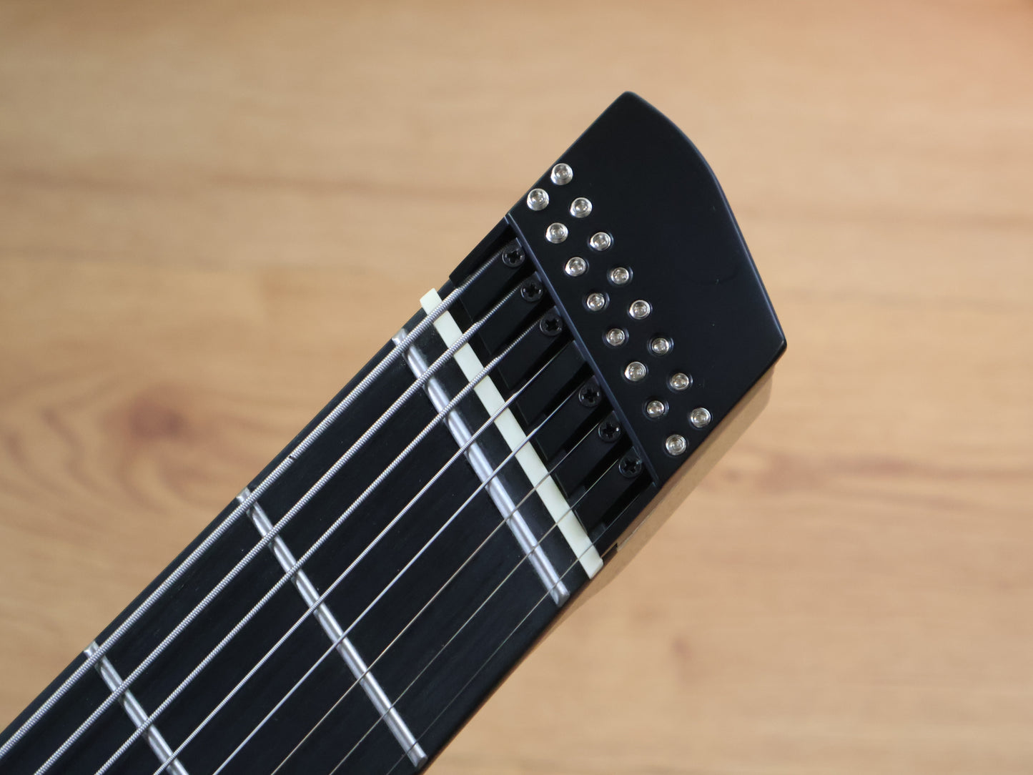 Artist Guitars 8-String Headless (Natural)