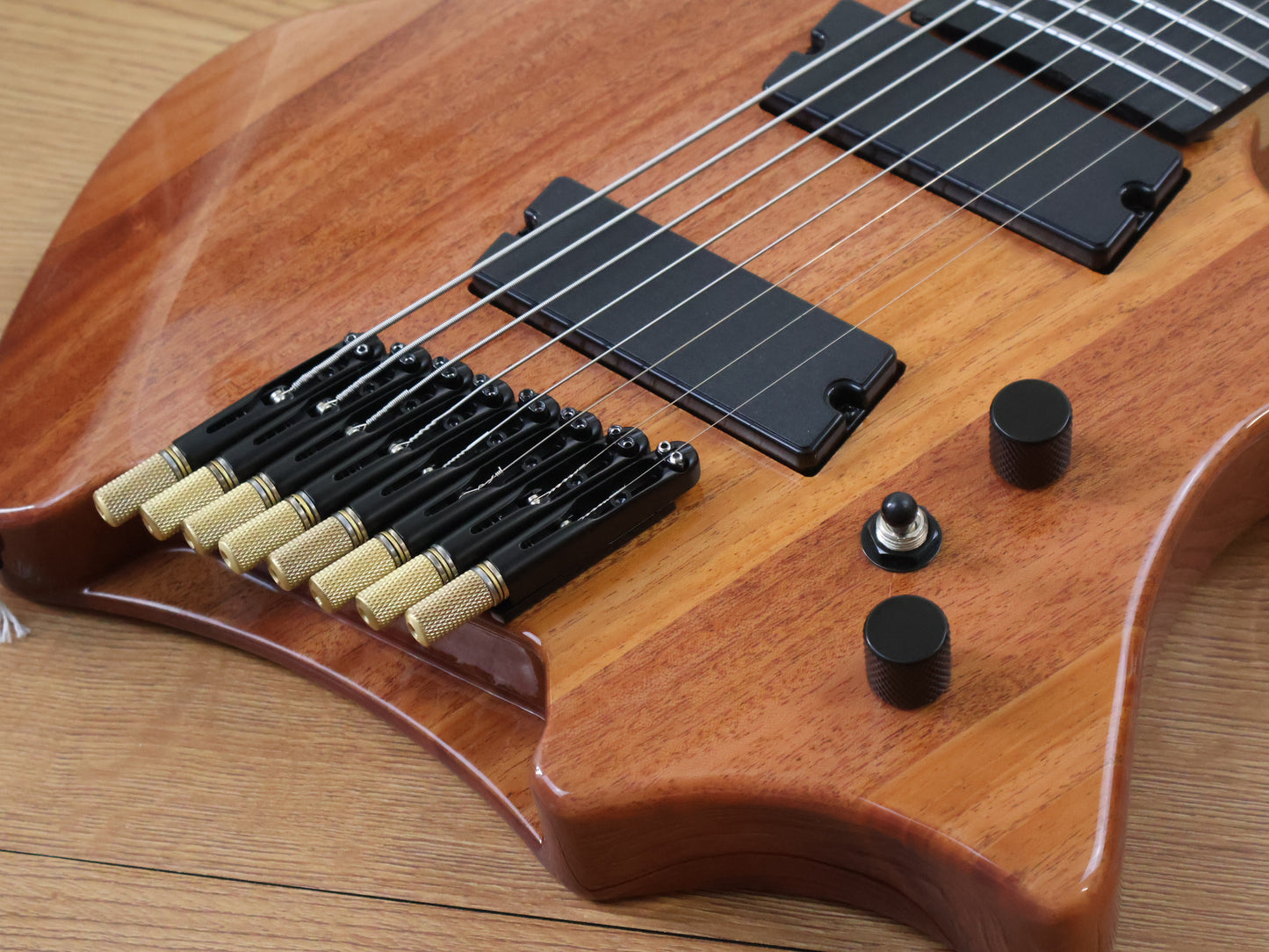 Artist Guitars 8-String Headless (Natural)