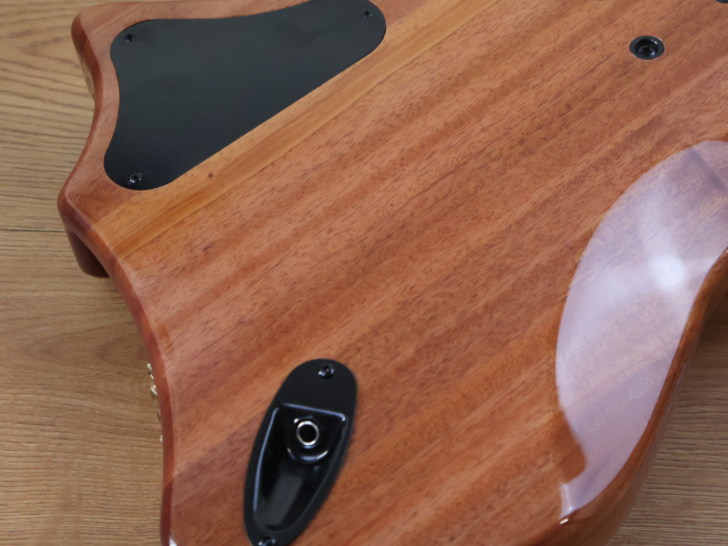 Artist Guitars 8-String Headless (Natural)
