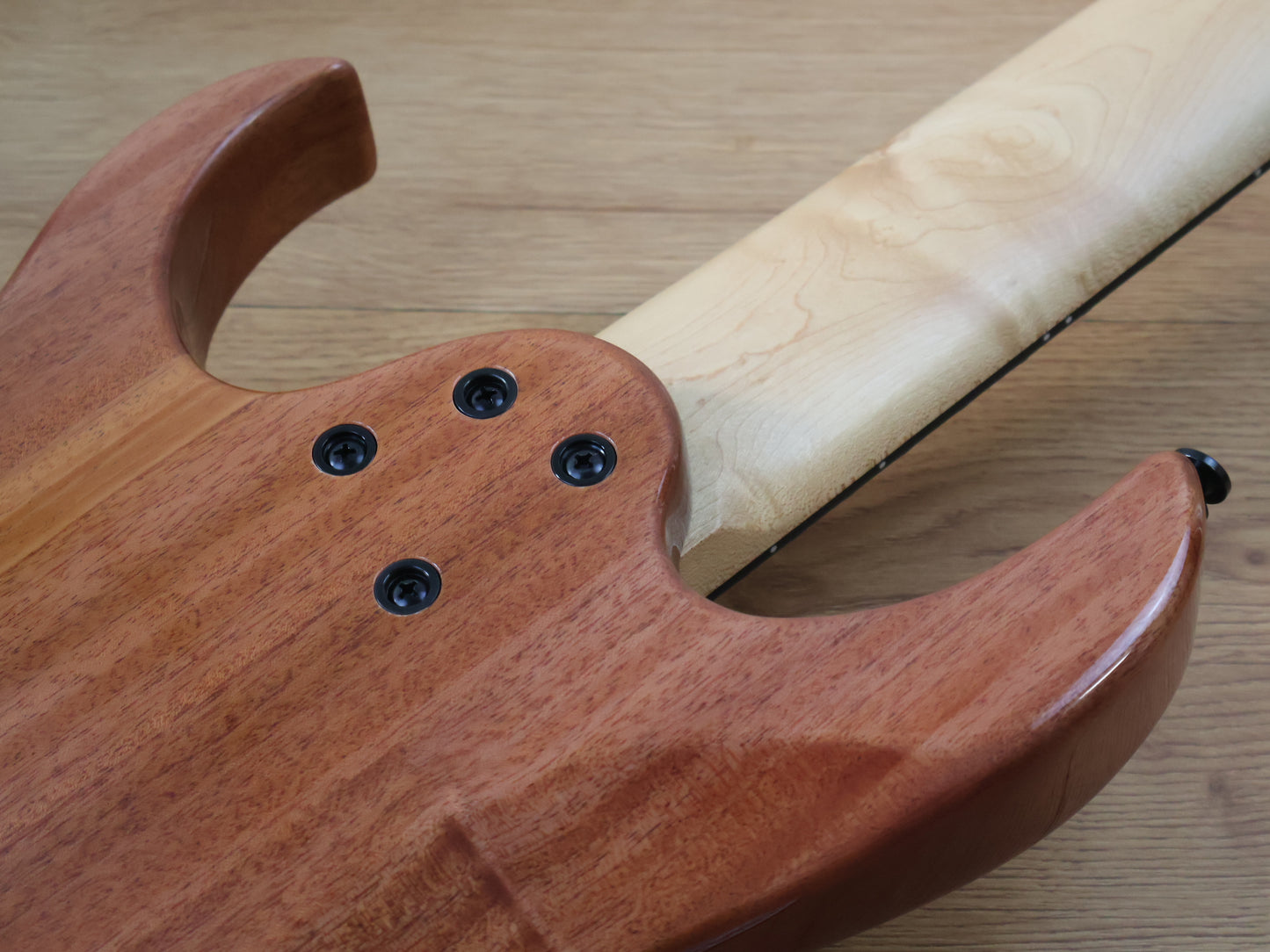 Artist Guitars 8-String Headless (Natural)