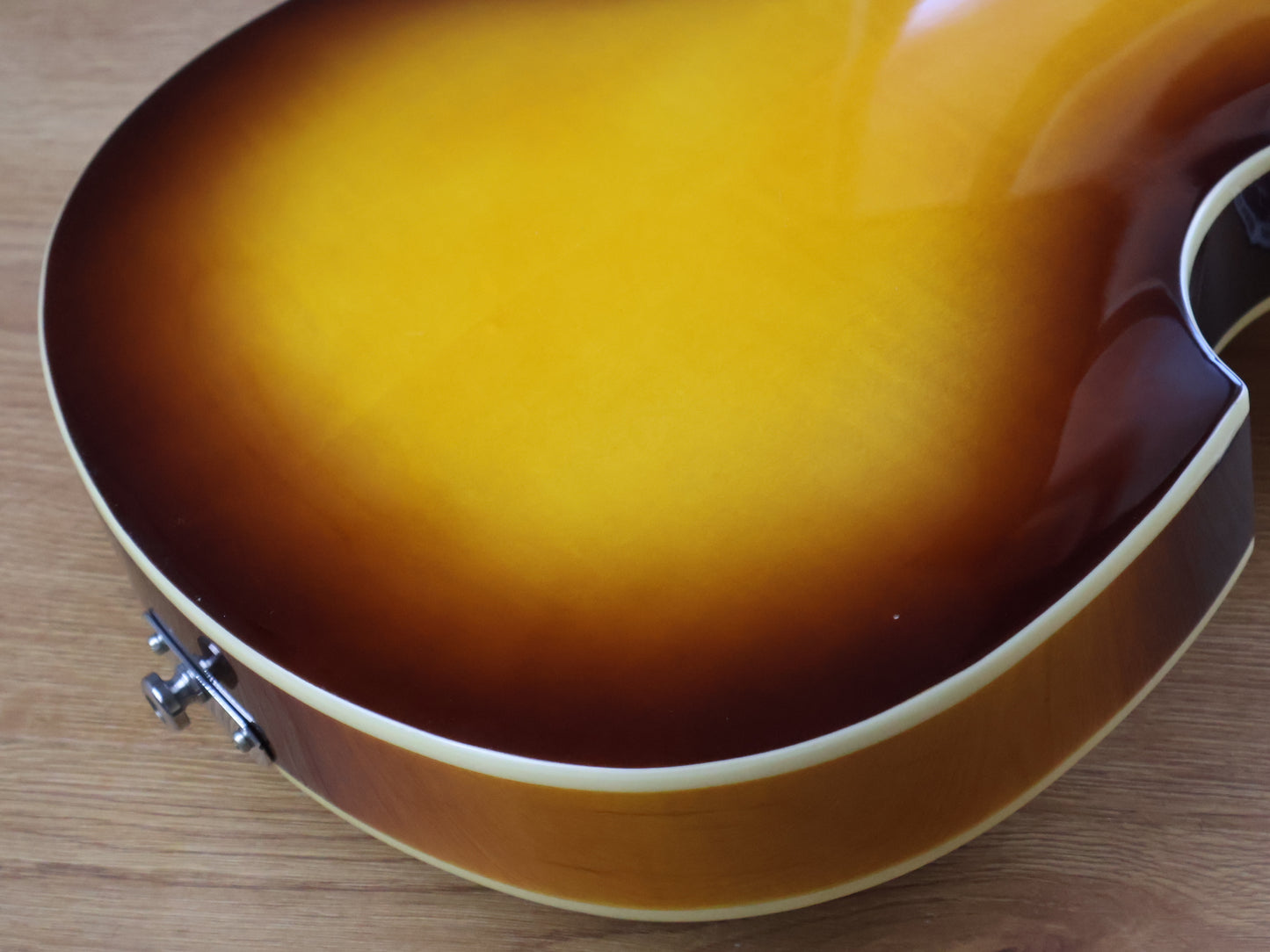 Hofner BB Hi Series Violin Beatle Bass (Sunburst)