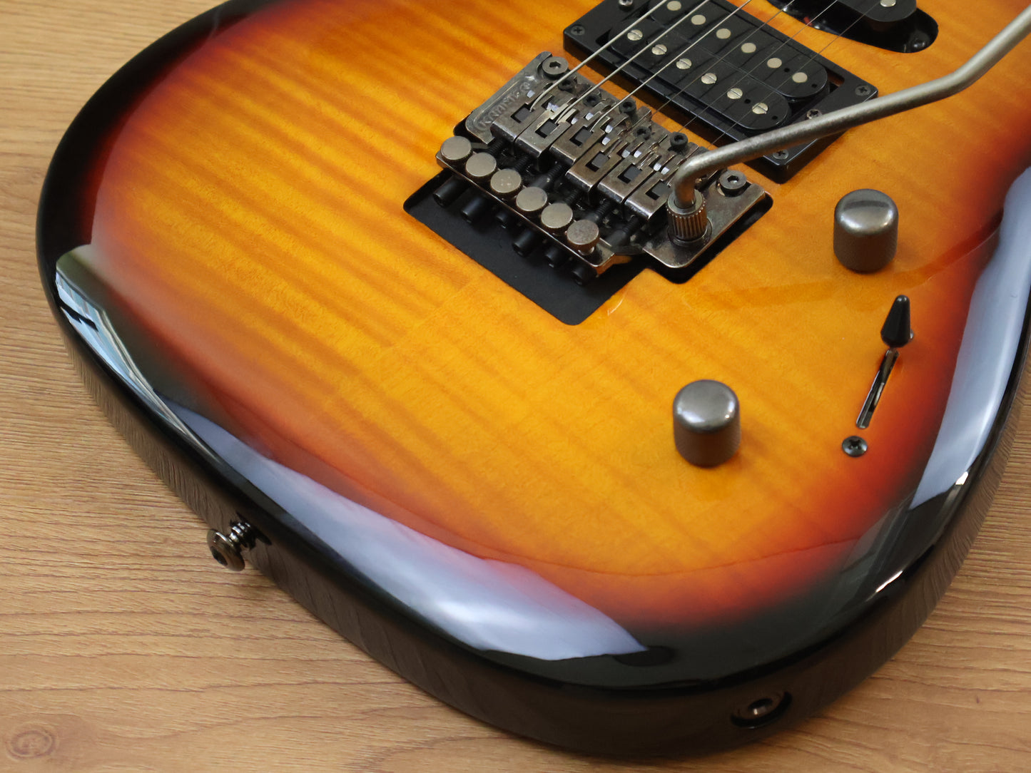 Kramer Pacer Custom 211 FR Superstrat (Sunburst)