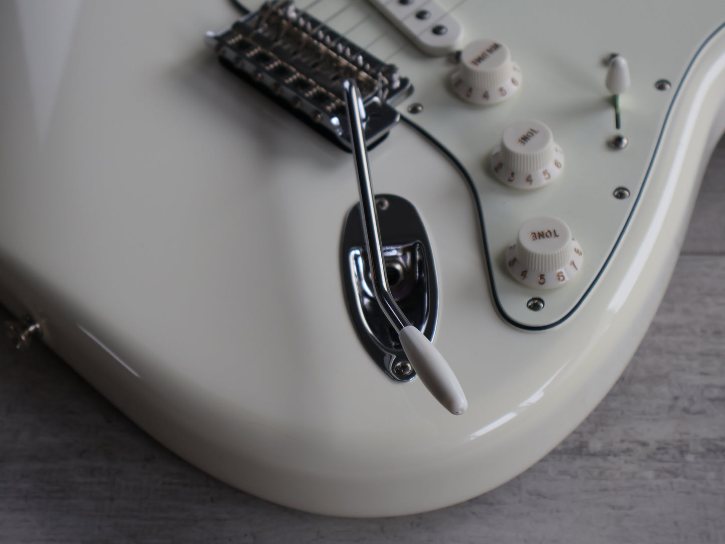 Fender Standard Stratocaster w/Maple Fingerboard (Olympic White)