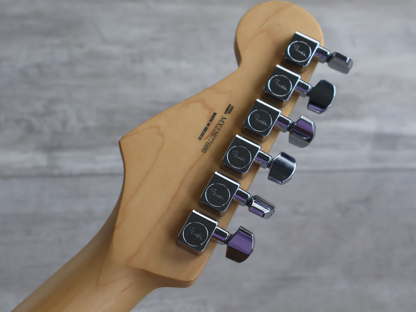 Fender Standard Stratocaster w/Maple Fingerboard (Olympic White)