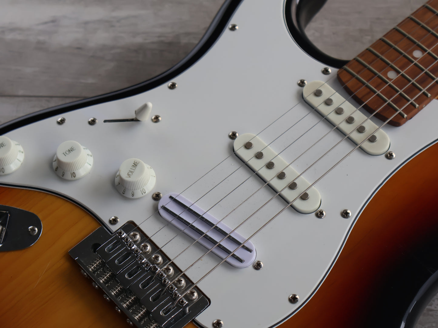 Eko Tribute Series LH Left Handed Stratocaster (Sunburst)