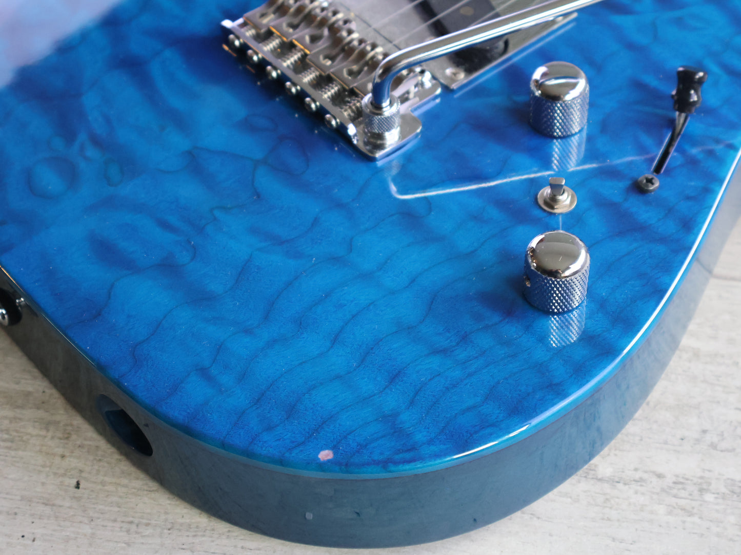 2022 Ibanez Japan AZS2200Q Prestige Single Cutaway (Royal Blue Sapphire)